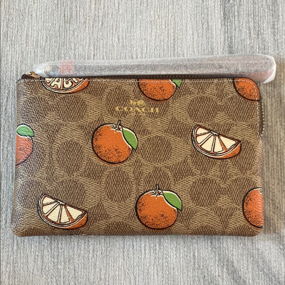 🎉SALE🎉 Coach Citrus Print Brown Wristlet